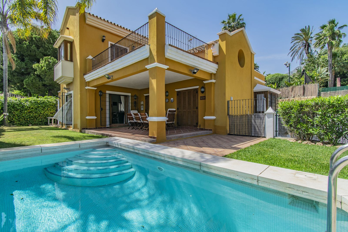 https://cdn.resales-online.com/public/vvmdwbkuht/properties/3d6e484dd84f11eca97d0217bc231ef4/w1200/1-7980e48d732b6fc85c14b43b94d2aa54.jpg?v=1653065034