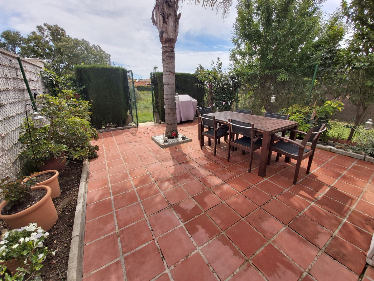 https://cdn.resales-online.com/public/l5qiehb852/properties/7233a250d1f411eca97d0217bc231ef4/w1200/1-7980e48d732b6fc85c14b43b94d2aa54.jpg?v=1652450521