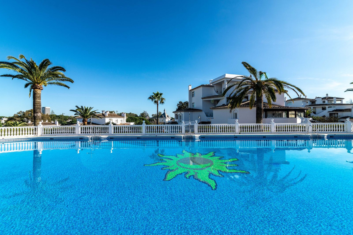 https://cdn.resales-online.com/public/2bislnnf7l/properties/95a9febf592011ed98460217bc231ef4/w1200/1-7980e48d732b6fc85c14b43b94d2aa54.jpg?v=1667242502