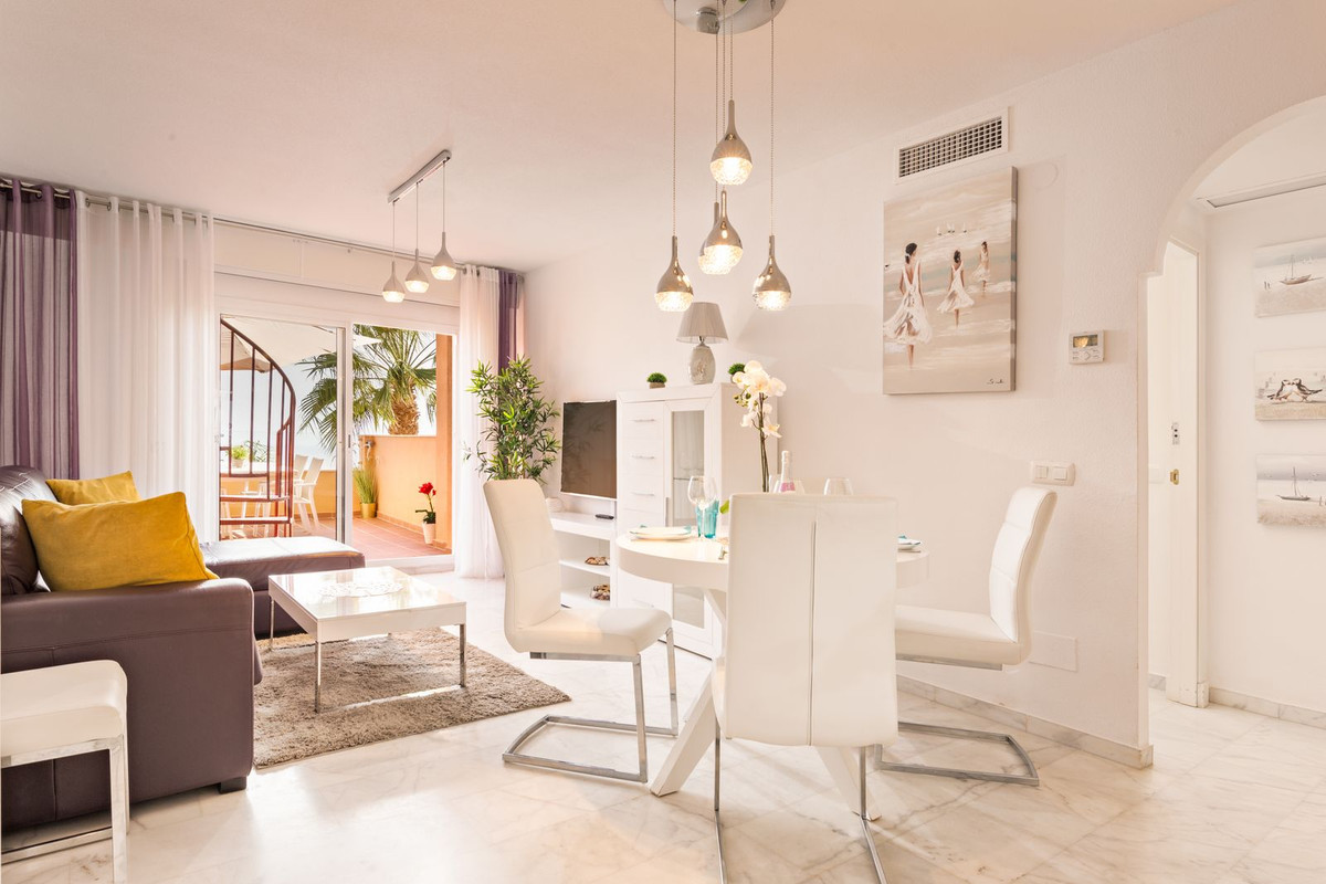 https://cdn.resales-online.com/public/66wn7lu5r4/properties/06e1e9504a4011ed98460217bc231ef4/w1200/1-7980e48d732b6fc85c14b43b94d2aa54.jpg?v=1665592827