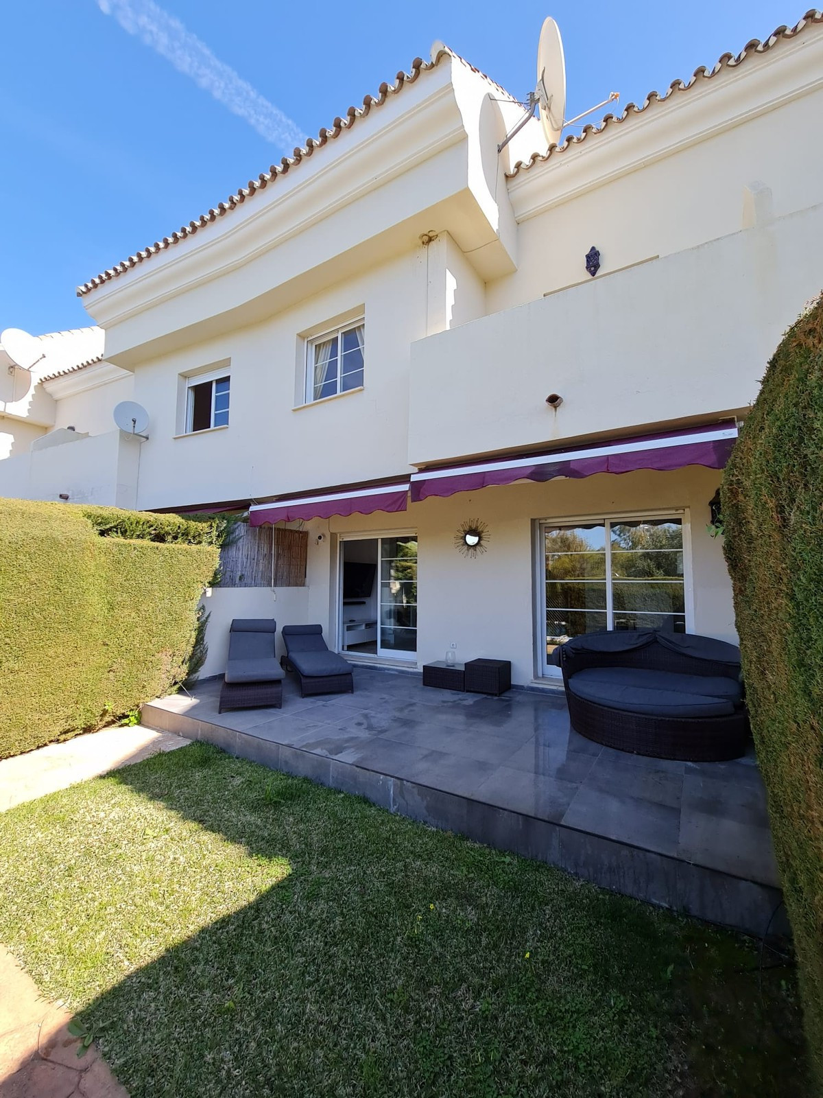 https://cdn.resales-online.com/public/tvd64zcaq6/properties/cf768bd61e3111eda97d0217bc231ef4/w1200/1-7980e48d732b6fc85c14b43b94d2aa54.jpg?v=1672727066