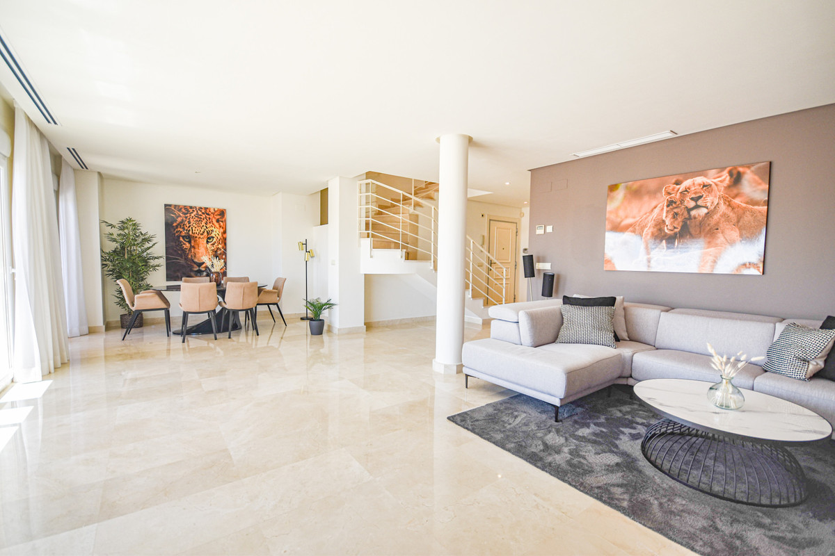 https://cdn.resales-online.com/public/u188grjkd5/properties/f6f2b32f916f11ed98460217bc231ef4/w1200/1-7980e48d732b6fc85c14b43b94d2aa54.jpg?v=1673509411