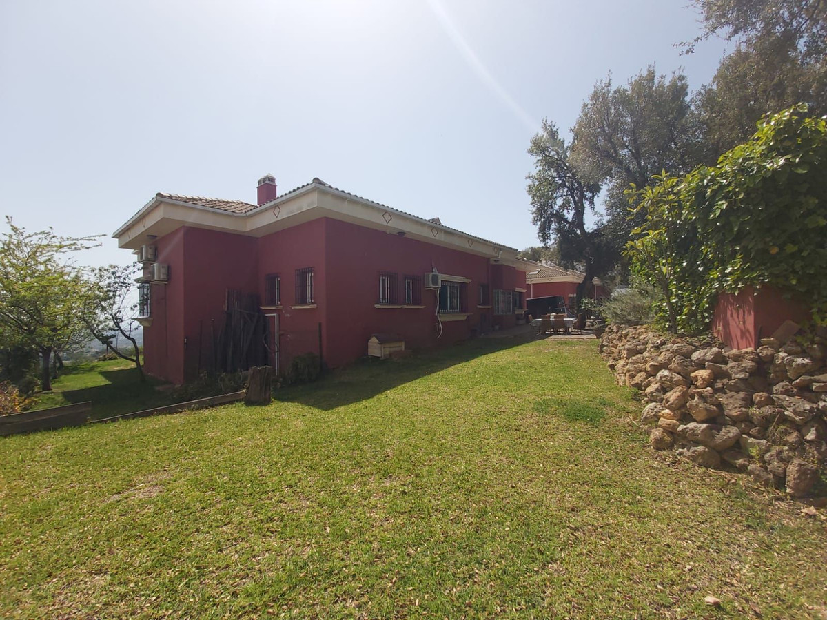 https://cdn.resales-online.com/public/y319akz17d/properties/62858cc5d52611eca97d0217bc231ef4/w1200/1-7980e48d732b6fc85c14b43b94d2aa54.jpg?v=1652715914