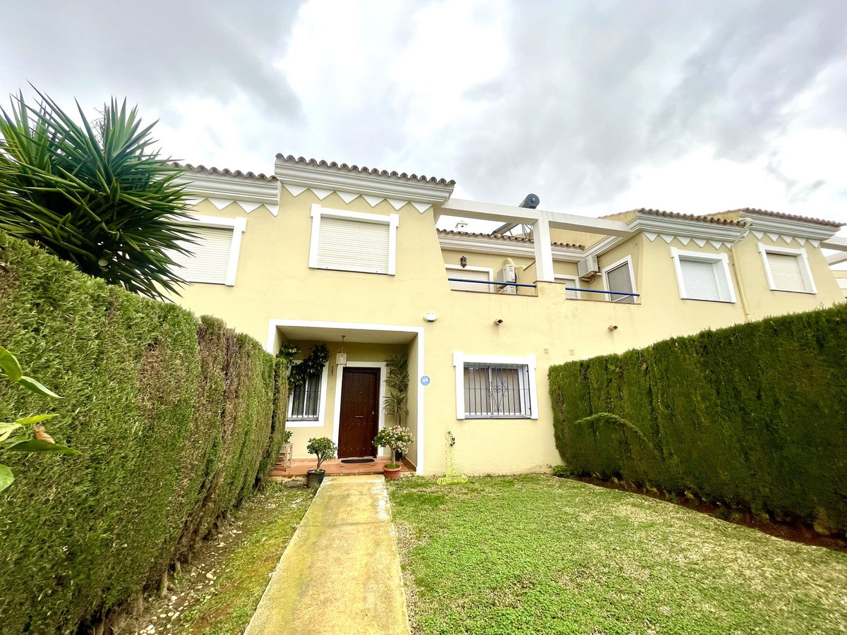 https://cdn.resales-online.com/public/e36mtdbirg/properties/08627186a92a11ed84bd0217bc231ef4/w1200/1-7980e48d732b6fc85c14b43b94d2aa54.jpg?v=1676032589