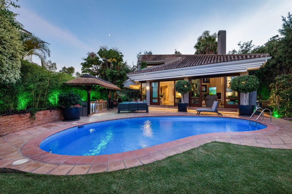 https://cdn.resales-online.com/public/ea5u7b5kp1/properties/526ca7b0be4011ed84bd0217bc231ef4/w1200/1-7980e48d732b6fc85c14b43b94d2aa54.jpg?v=1678345498