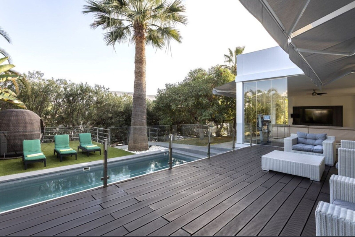https://cdn.resales-online.com/public/6a8fhr78el/properties/eb1029d1af0911ed84bd0217bc231ef4/w1200/1-7980e48d732b6fc85c14b43b94d2aa54.jpg?v=1676674805