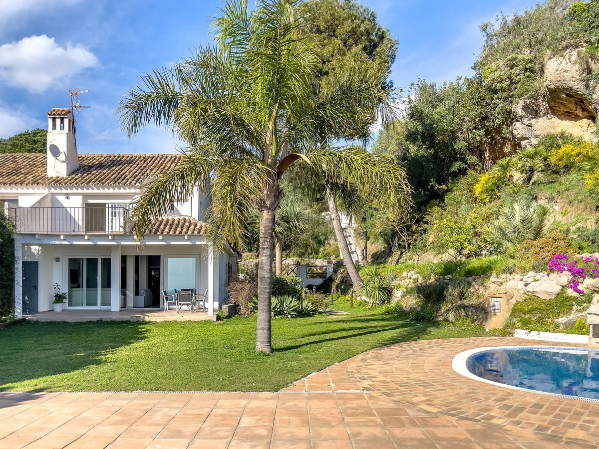 https://cdn.resales-online.com/public/qtb32w08n3/properties/819d0987ca3c11ed84bd0217bc231ef4/w1200/1-7980e48d732b6fc85c14b43b94d2aa54.jpg?v=1679663608