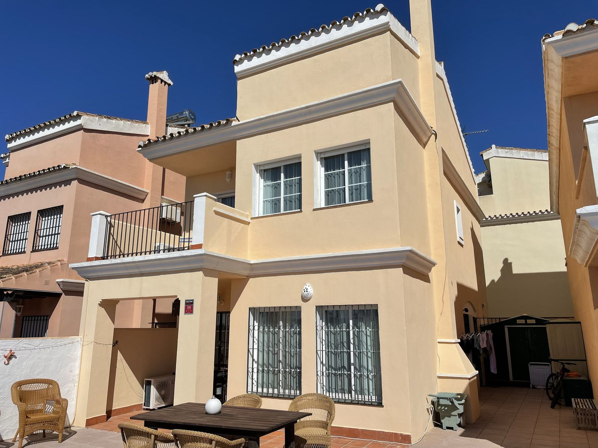 https://cdn.resales-online.com/public/9rfrhk3kso/properties/e3da04e7d3b711ed84bd0217bc231ef4/w1200/1-7980e48d732b6fc85c14b43b94d2aa54.jpg?v=1680705937