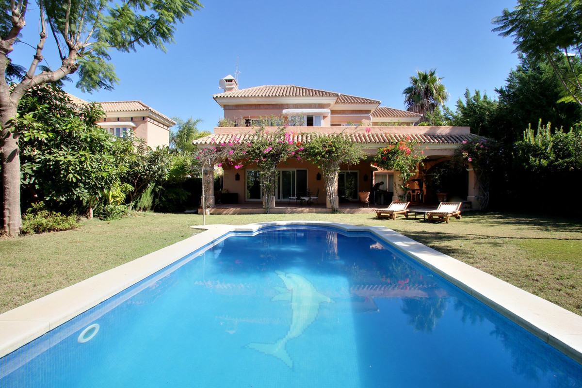 https://cdn.resales-online.com/public/1nin1r7jc3/properties/1a690f42015611eda97d0217bc231ef4/w1200/1-7980e48d732b6fc85c14b43b94d2aa54.jpg?v=1657574084