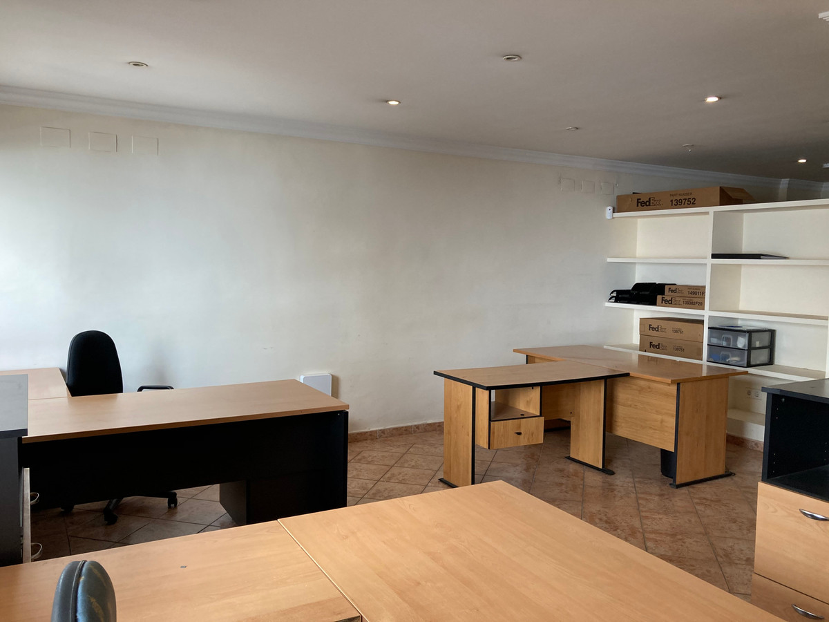 https://cdn.resales-online.com/public/ud1c46n7d0/properties/c3a81efce28111edb6600217bc231ef4/w1200/1-7980e48d732b6fc85c14b43b94d2aa54.jpg?v=1682331847