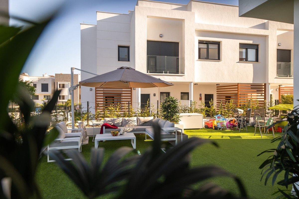 https://cdn.resales-online.com/public/98yp9nw7t6/properties/4a79b1deeb3511edb6600217bc231ef4/w1200/1-7980e48d732b6fc85c14b43b94d2aa54.jpg?v=1683289354