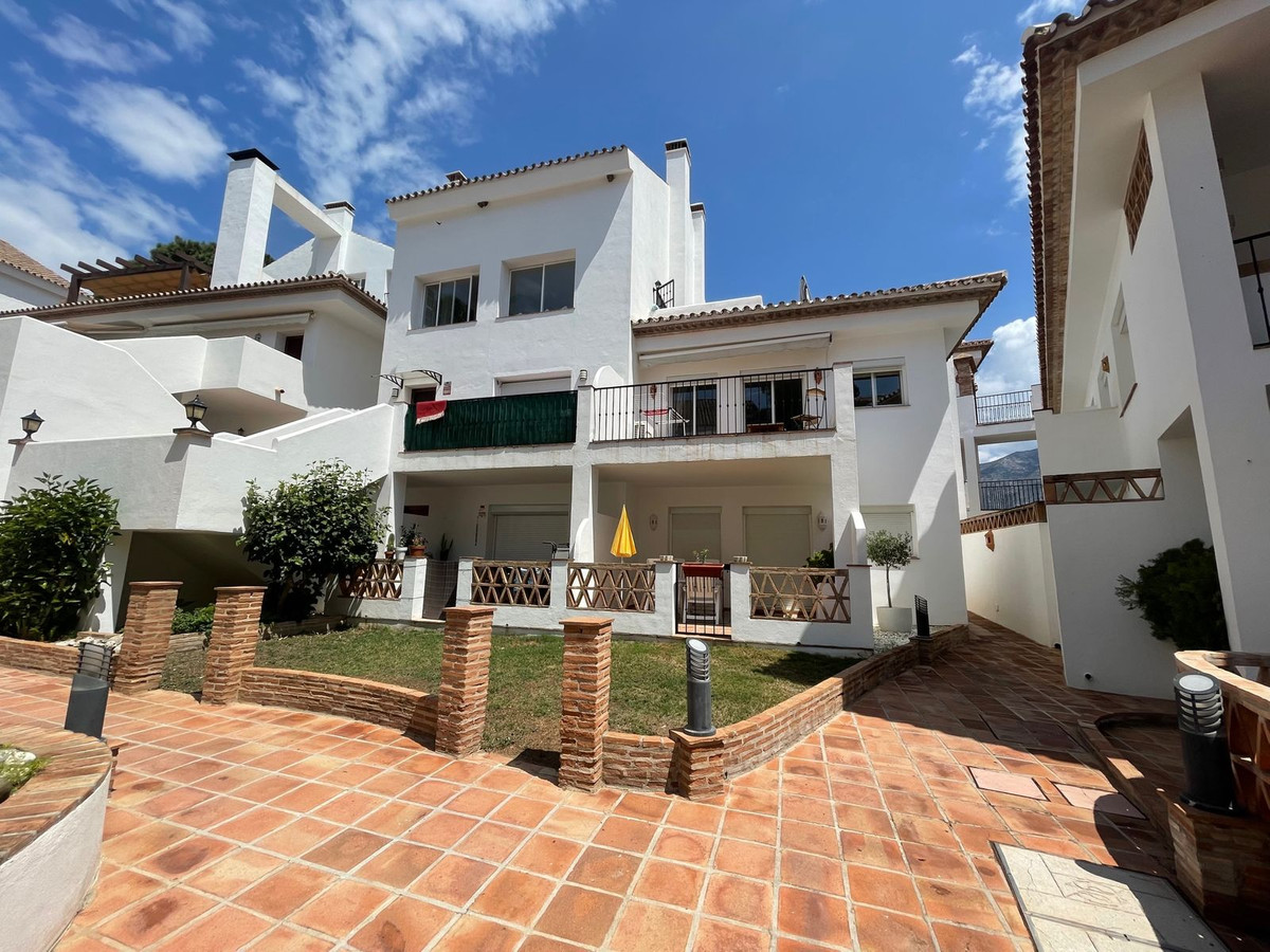 https://cdn.resales-online.com/public/7jasb6v643/properties/295f923ef56111edb6600217bc231ef4/w1200/1-7980e48d732b6fc85c14b43b94d2aa54.jpg?v=1685620404