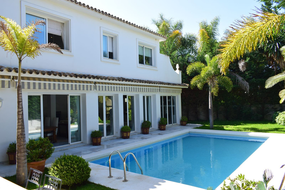 https://cdn.resales-online.com/public/cj06u4u66d/properties/ca991962006811eeb6600217bc231ef4/w1200/1-7980e48d732b6fc85c14b43b94d2aa54.jpg?v=1685980657
