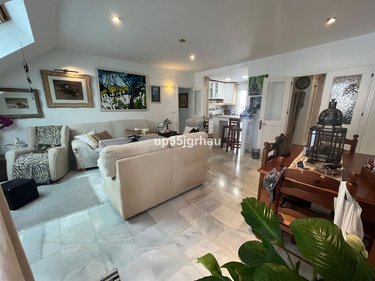https://cdn.resales-online.com/public/up35jgrhau/properties/45aeaf81101311eea51e0217bc231ef4/w1200/1-7980e48d732b6fc85c14b43b94d2aa54.jpg?v=1687342350