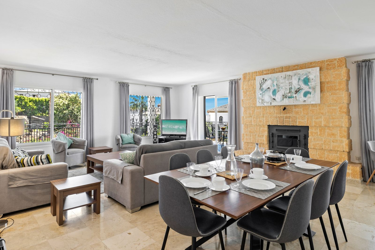 https://cdn.resales-online.com/public/rvs13crsz7/properties/c4ec42f7dd1111ed84bd0217bc231ef4/w1200/2-5bd7b9d04b45e33852eaf0ec6670150d.jpg?v=1681734937