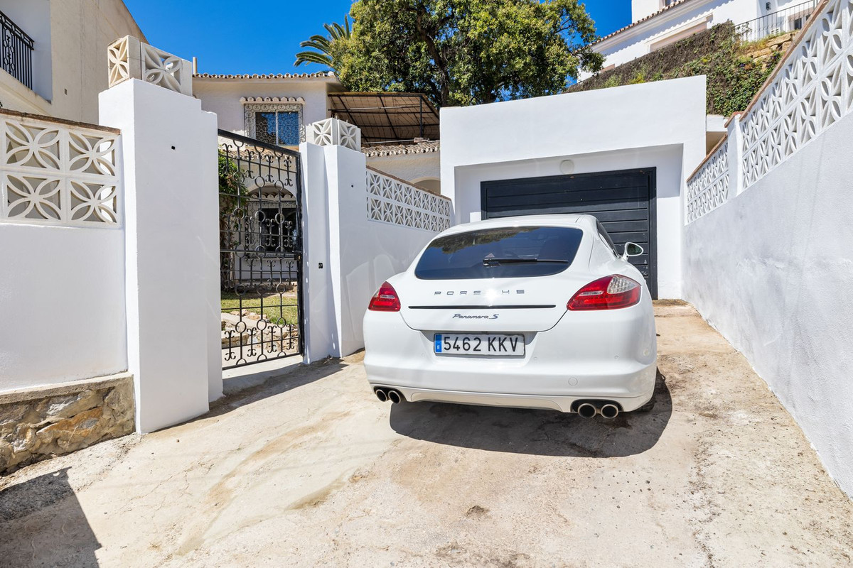 https://cdn.resales-online.com/public/rvs13crsz7/properties/c4ec42f7dd1111ed84bd0217bc231ef4/w1200/11-20939a0134ad724a8cb2a801094d15a4.jpg?v=1681734937