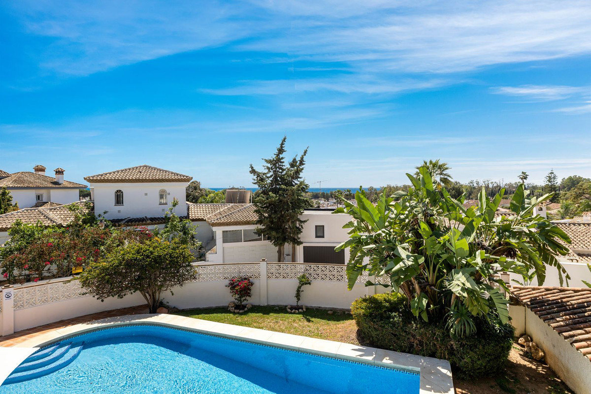 https://cdn.resales-online.com/public/rvs13crsz7/properties/c4ec42f7dd1111ed84bd0217bc231ef4/w1200/14-d70dc3102c00d7be0e872dfe1c1f86d7.jpg?v=1681734937