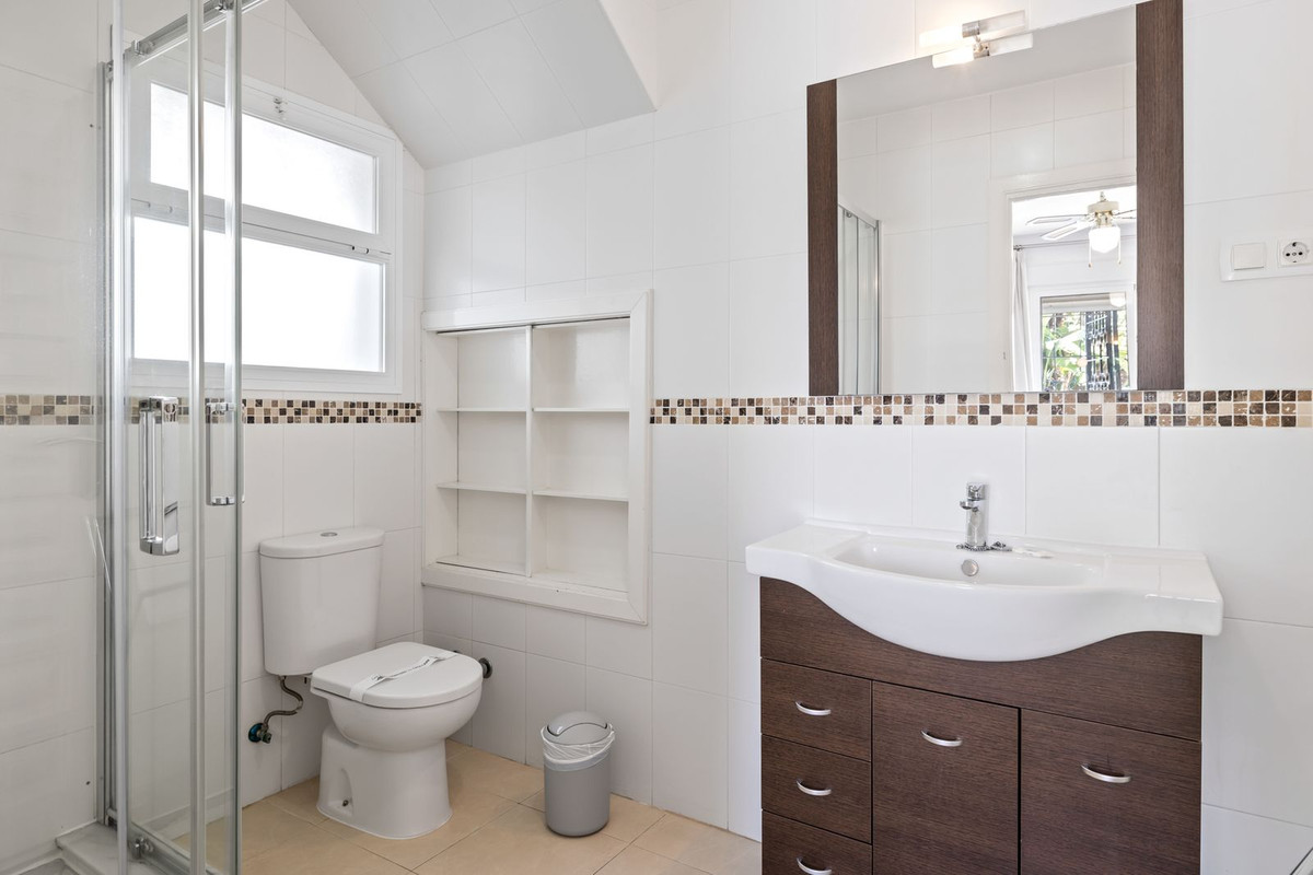 https://cdn.resales-online.com/public/rvs13crsz7/properties/c4ec42f7dd1111ed84bd0217bc231ef4/w1200/16-ec67b526875bf0124b6ce4328a754439.jpg?v=1681734937