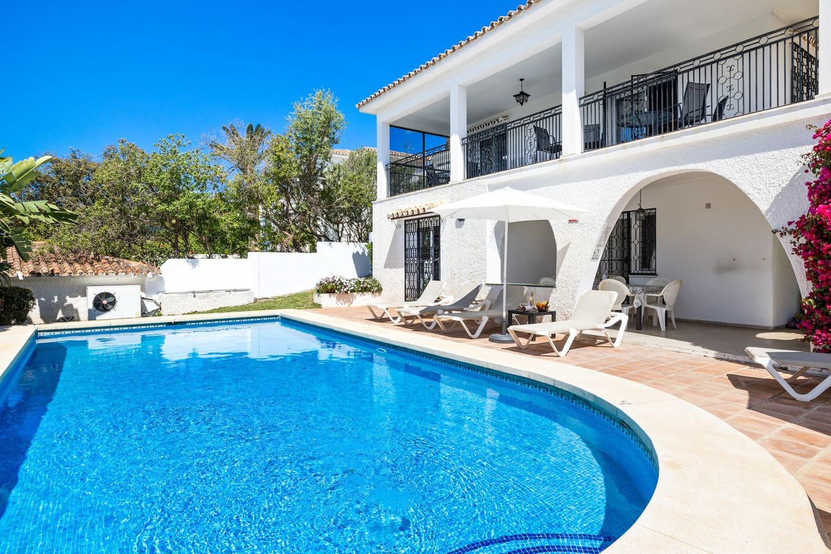 https://cdn.resales-online.com/public/rvs13crsz7/properties/c4ec42f7dd1111ed84bd0217bc231ef4/w1200/21-2c707e7c511429b4f8ec4ee5f221ddb6.jpg?v=1681734937