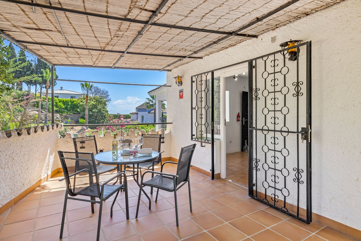 https://cdn.resales-online.com/public/rvs13crsz7/properties/c4ec42f7dd1111ed84bd0217bc231ef4/w1200/6-241328e1bcc9c0d8ce1222beb6c967a8.jpg?v=1681734937