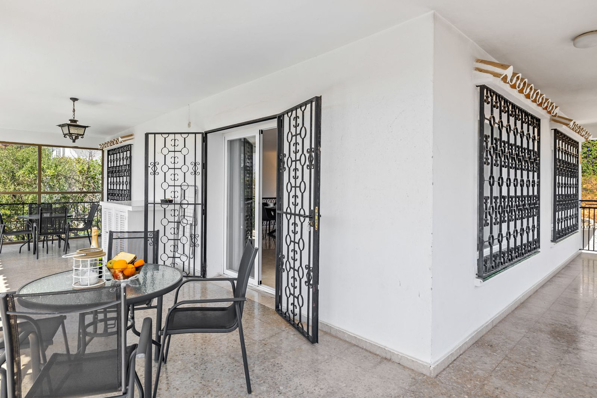 https://cdn.resales-online.com/public/rvs13crsz7/properties/c4ec42f7dd1111ed84bd0217bc231ef4/w1200/10-bb915d1cb19341576dcdc994b81ab9c5.jpg?v=1681734937