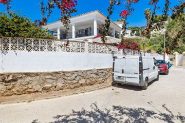 https://cdn.resales-online.com/public/rvs13crsz7/properties/c4ec42f7dd1111ed84bd0217bc231ef4/w1200/13-5fd73dea700db77384c091ca9818b1a9.jpg?v=1681734937