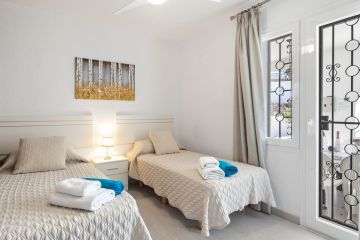 https://cdn.resales-online.com/public/rvs13crsz7/properties/c4ec42f7dd1111ed84bd0217bc231ef4/w1200/17-dd5fcd4f0eb487dfa3803f7e20814c0e.jpg?v=1681734937