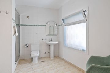https://cdn.resales-online.com/public/rvs13crsz7/properties/c4ec42f7dd1111ed84bd0217bc231ef4/w1200/18-cc72f169493c096e712837ff5d8b6e41.jpg?v=1681734937