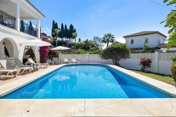 https://cdn.resales-online.com/public/rvs13crsz7/properties/c4ec42f7dd1111ed84bd0217bc231ef4/w1200/20-d1f7658cbe4ba6cd8666fec30fba80ad.jpg?v=1681734937