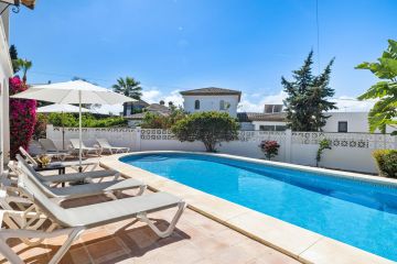 https://cdn.resales-online.com/public/rvs13crsz7/properties/c4ec42f7dd1111ed84bd0217bc231ef4/w1200/22-bcf8e6250e0bab365f900a8ac31ac040.jpg?v=1681734937