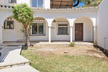 https://cdn.resales-online.com/public/rvs13crsz7/properties/c4ec42f7dd1111ed84bd0217bc231ef4/w1200/26-c684a62c9f160a1f90904dd925da0645.jpg?v=1681734937