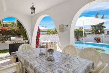 https://cdn.resales-online.com/public/rvs13crsz7/properties/c4ec42f7dd1111ed84bd0217bc231ef4/w1200/29-7c2f312881aea9bbe9ddaeb9640e2c9a.jpg?v=1681734937