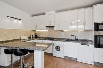 https://cdn.resales-online.com/public/rvs13crsz7/properties/c4ec42f7dd1111ed84bd0217bc231ef4/w1200/4-c23c0f86247804fa50226aecd8b0b2c8.jpg?v=1681734937
