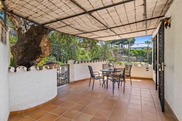 https://cdn.resales-online.com/public/rvs13crsz7/properties/c4ec42f7dd1111ed84bd0217bc231ef4/w1200/5-3595ad71cbd87be6c3643a4285ef4791.jpg?v=1681734937