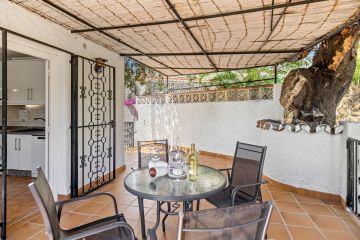 https://cdn.resales-online.com/public/rvs13crsz7/properties/c4ec42f7dd1111ed84bd0217bc231ef4/w1200/7-aa4cc561180b369757c0bb4af9886cd3.jpg?v=1681734937