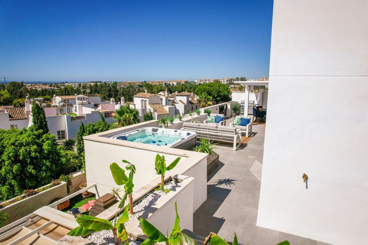 https://cdn.resales-online.com/public/mqu9j7b14k/properties/4abd86be31f511eea7b50217bc231ef4/w1200/1-7980e48d732b6fc85c14b43b94d2aa54.jpg?v=1692621820