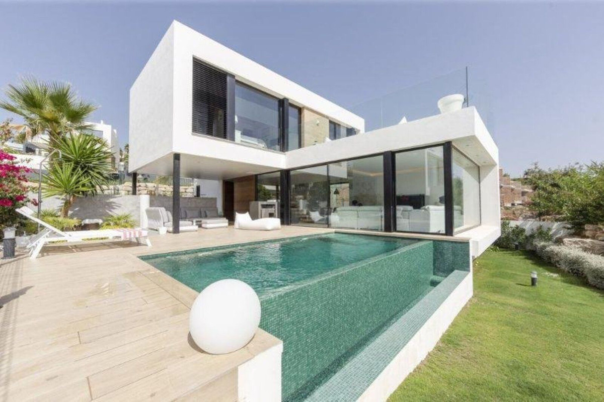 https://cdn.resales-online.com/public/6pcoehzhpl/properties/f0f4d3f6450411eea6080217bc231ef4/w1200/1-7980e48d732b6fc85c14b43b94d2aa54.jpg?v=1693302327