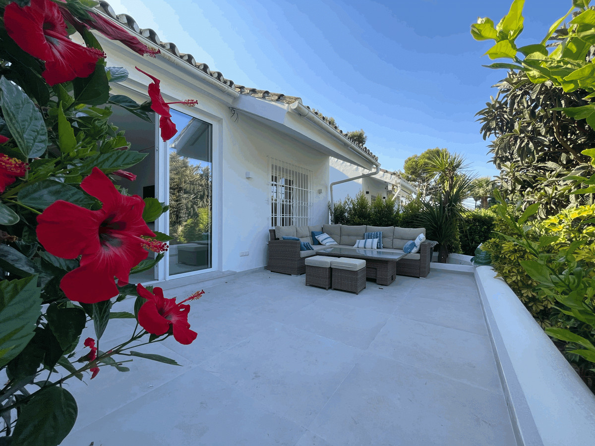 https://cdn.resales-online.com/public/le17760puz/properties/b115f20f4e0d11eea6080217bc231ef4/w1200/1-7980e48d732b6fc85c14b43b94d2aa54.jpg?v=1694156720