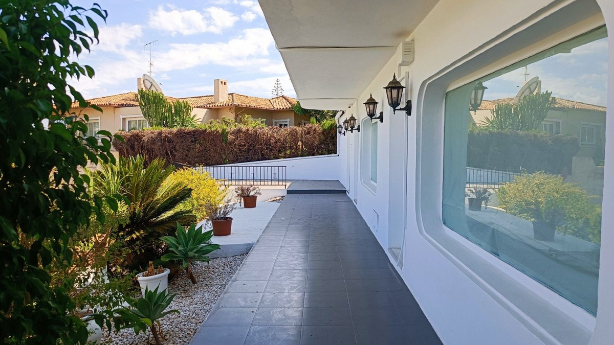 https://cdn.resales-online.com/public/md1c46n6d0/properties/ac982192539611eea6080217bc231ef4/w1200/1-7980e48d732b6fc85c14b43b94d2aa54.jpg?v=1694765399