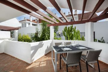 https://cdn.resales-online.com/public/jurdhh2l9d/properties/9724261e5a2611eea6080217bc231ef4/w1200/1-7980e48d732b6fc85c14b43b94d2aa54.jpg?v=1695487318