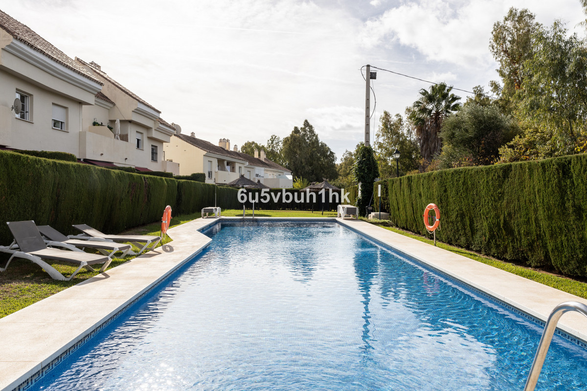 https://cdn.resales-online.com/public/6u5vbuh1hk/properties/df9fb2d07a0711ee8fbe0217bc231ef4/w1200/1-7980e48d732b6fc85c14b43b94d2aa54.jpg?v=1698992072