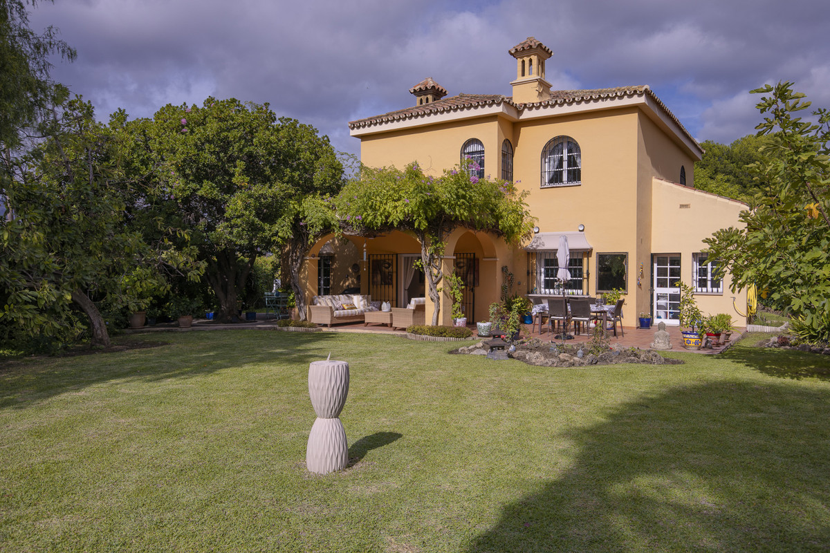 https://cdn.resales-online.com/public/125jlfeqm4/properties/c01bd4417ec811ee8fbe0217bc231ef4/w1200/1-7980e48d732b6fc85c14b43b94d2aa54.jpg?v=1699514717
