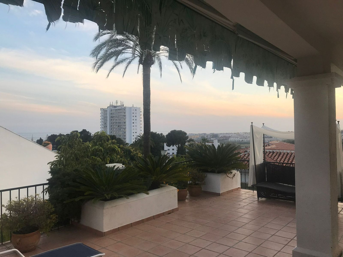 https://cdn.resales-online.com/public/ac8oyti78m/properties/68d780b8831511eeb0180217bc231ef4/w1200/1-7980e48d732b6fc85c14b43b94d2aa54.jpg?v=1699989077