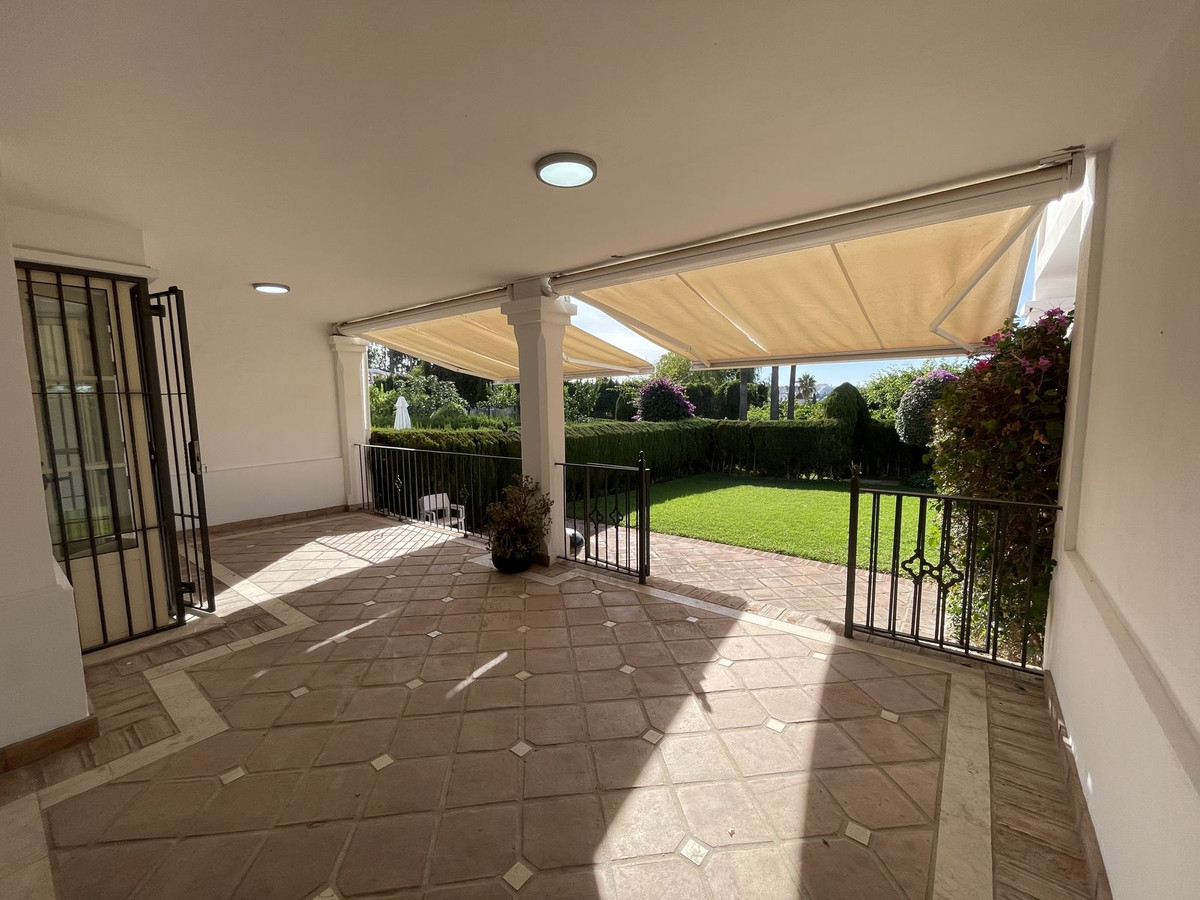 https://cdn.resales-online.com/public/rk7ccbfvz5/properties/978aaa3687d711eeb0180217bc231ef4/w1200/1-7980e48d732b6fc85c14b43b94d2aa54.jpg?v=1700510870