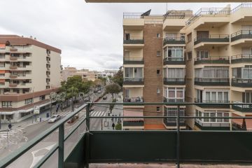 https://cdn.resales-online.com/public/rt1cuhsqdn/properties/3305a50c92ad11eeb0180217bc231ef4/w1200/1-7980e48d732b6fc85c14b43b94d2aa54.jpg?v=1701704006