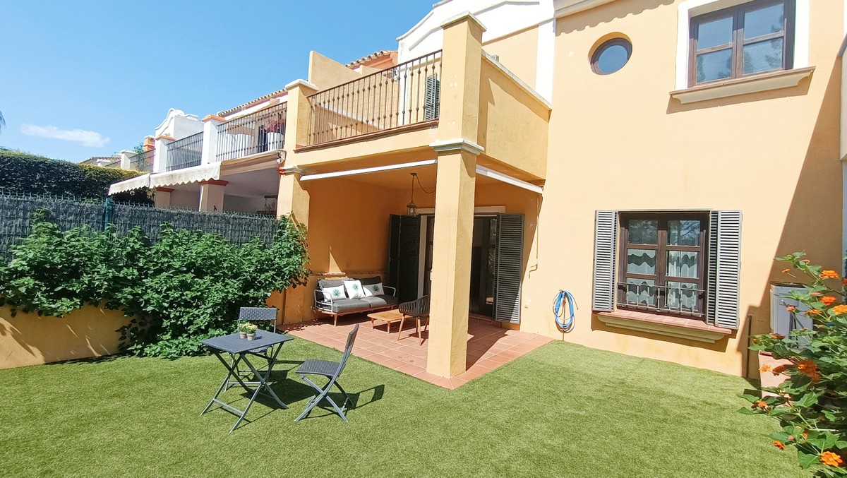 https://cdn.resales-online.com/public/3evhskmhln/properties/07ad1bbc1f8911eca97d0217bc231ef4/w1200/1-7980e48d732b6fc85c14b43b94d2aa54.jpg?v=1632910434