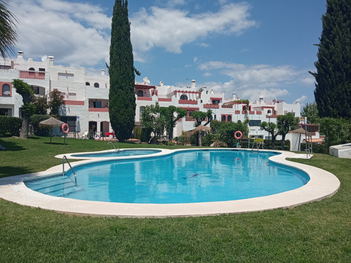 https://cdn.resales-online.com/public/1yds0520lv/properties/36f2e9e4ce3b11eca97d0217bc231ef4/w1200/1-7980e48d732b6fc85c14b43b94d2aa54.jpg?v=1651964813