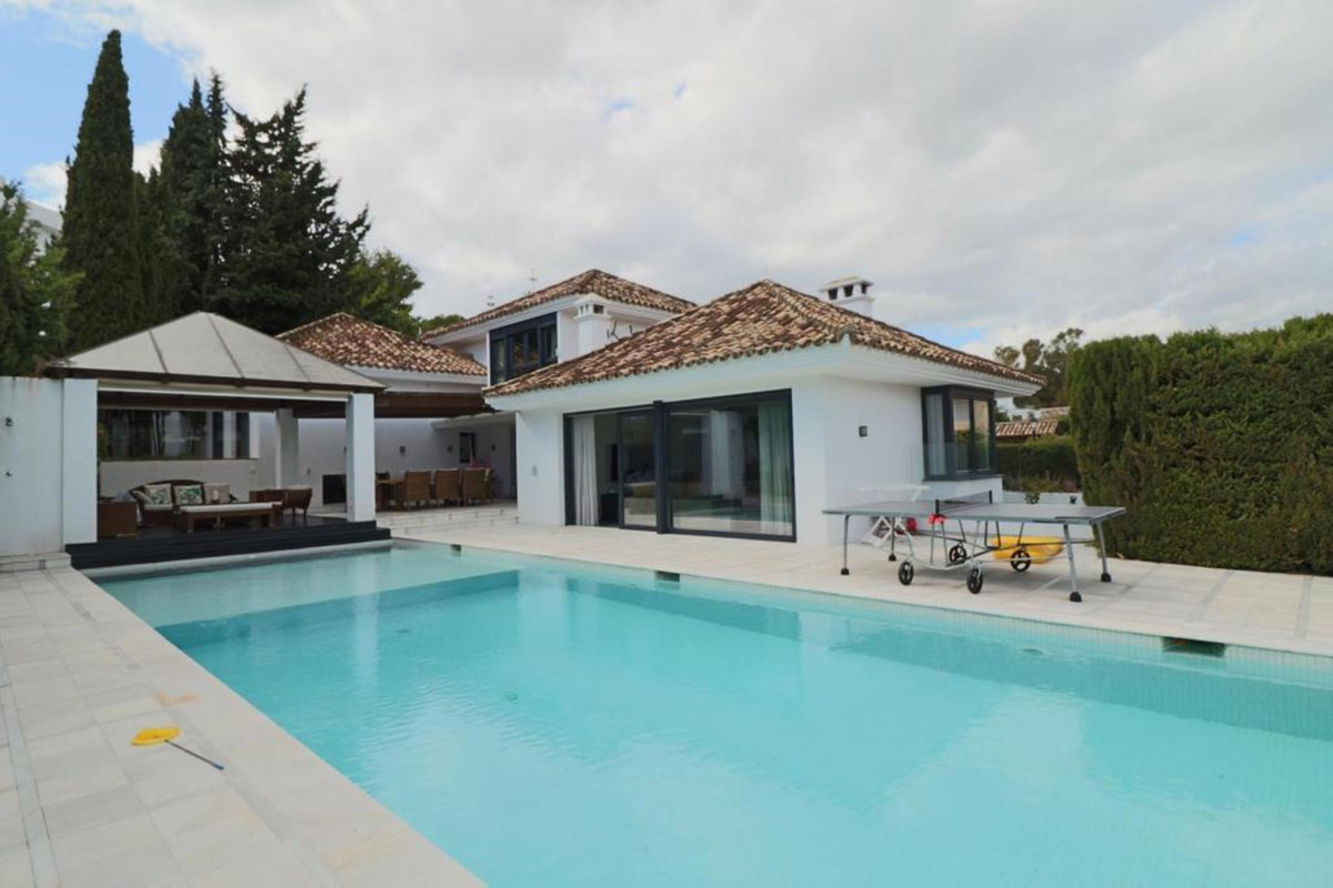 https://cdn.resales-online.com/public/mq0hn394pf/properties/feaa75f9a78a11eca97d0217bc231ef4/w1200/1-7980e48d732b6fc85c14b43b94d2aa54.jpg?v=1647702194