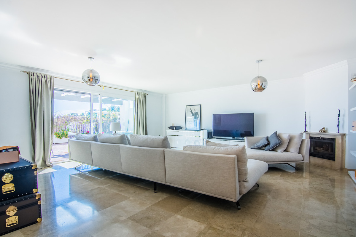 https://cdn.resales-online.com/public/sb5m6pabs6/properties/483efbdd18a211eda97d0217bc231ef4/w1200/1-7980e48d732b6fc85c14b43b94d2aa54.jpg?v=1660135679