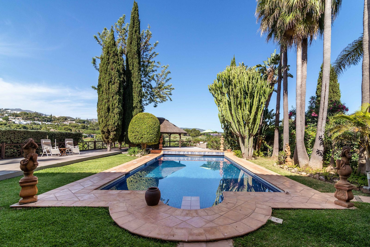 https://cdn.resales-online.com/public/2bislnnf7l/properties/64cb6948e8cc11eca97d0217bc231ef4/w1200/1-7980e48d732b6fc85c14b43b94d2aa54.jpg?v=1655296475